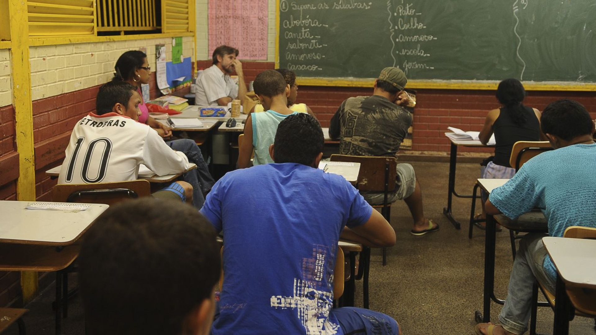 Nascidos em setembro e outubro recebem quinta parcela do Pé-de-Meia